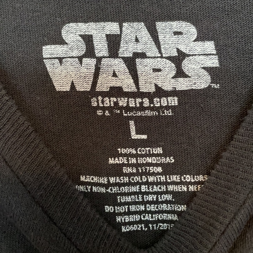Star Wars Shirt, fitted women’s large - Picture 3 of 3